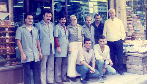 Biz Kimiz?